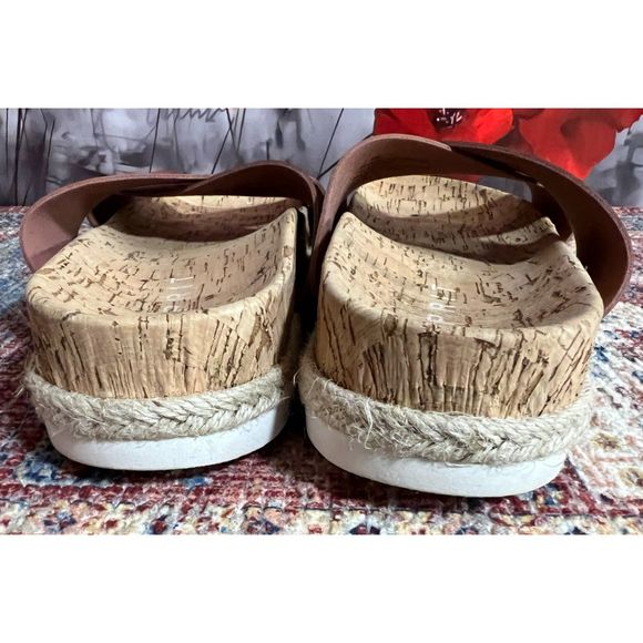 Esprit Blanca slides in EUC. Size 7.5 - Picture 4 of 8